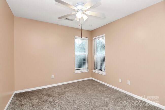 Building Photo - 2916 Dairy Farm Dr
