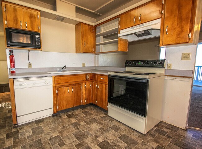 Building Photo - Two Bedroom Prescott Home - HOLD