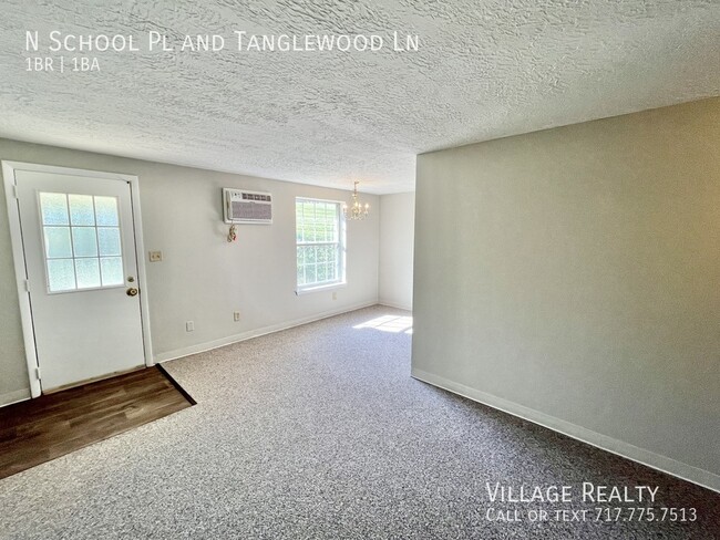 Building Photo - MOVE-IN READY! Top Floor! Roomy 1-Bed with...