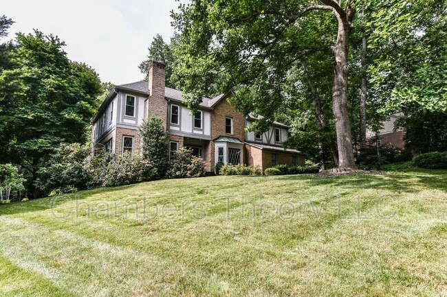 Building Photo - 2030 Spring Branch Dr