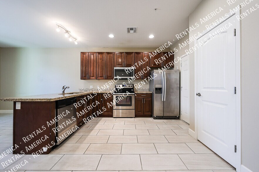 Building Photo - 1406 W Main St