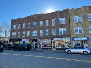 Building Photo - 412-416 Bloomfield Avenue Unit 22
