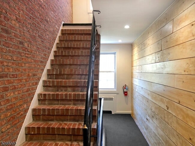 Building Photo - 376 Claremont Ave