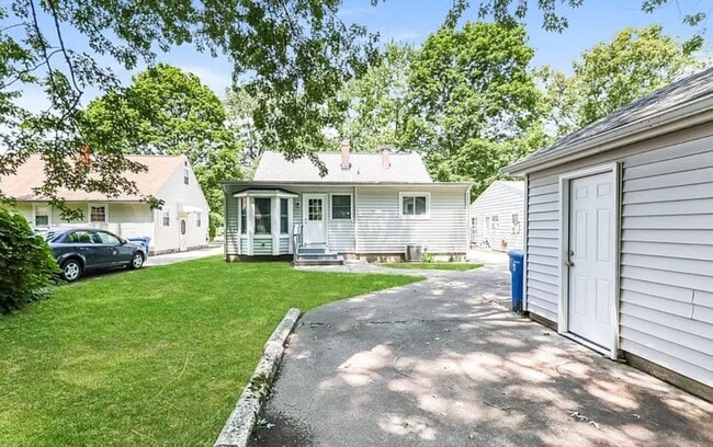 Building Photo - 144 Charlotte St