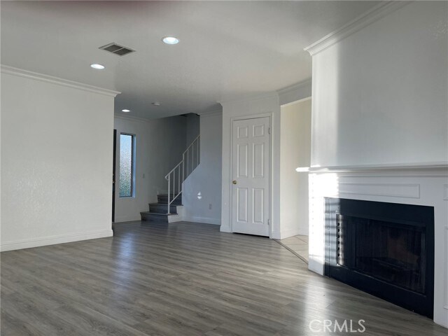 Building Photo - 1830 N Vineyard Ave