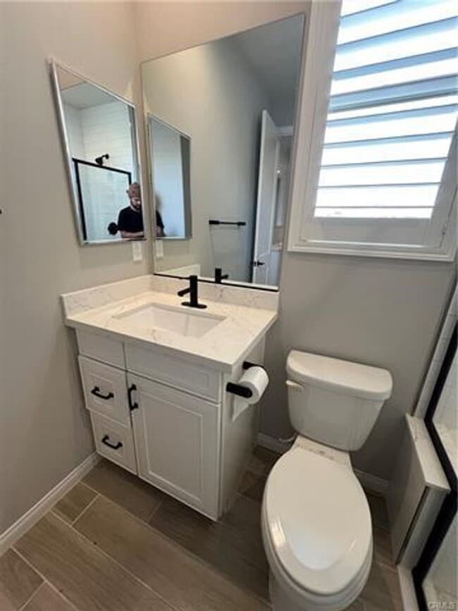 Building Photo - Welcome to this exceptional single-story 4-bedroom, 4-bathroom home!