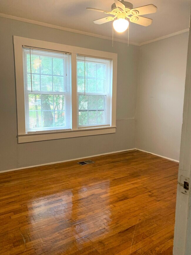 Building Photo - 117 Shadowmoor Dr