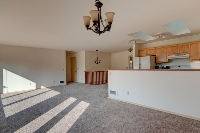 Building Photo - 2 bedroom and 2.5 Bath - Admirals Cove Home