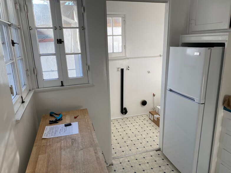 Building Photo - 10343 Dunkirk Ave