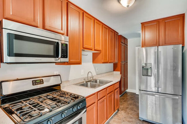 Building Photo - 902 Middlesex Rd