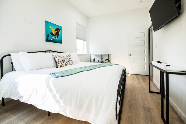 Building Photo - 4303 Chester St