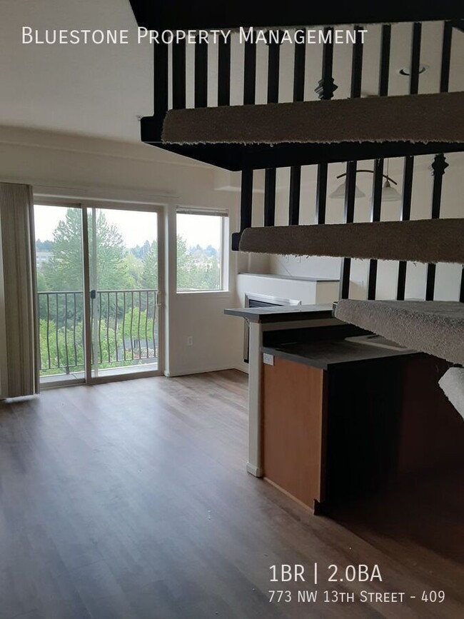 Building Photo - 1 Bedroom 2 Bath Two Level Loft! 1 Month F...