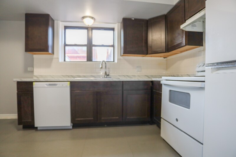 Building Photo - 9016 Lamon Ave