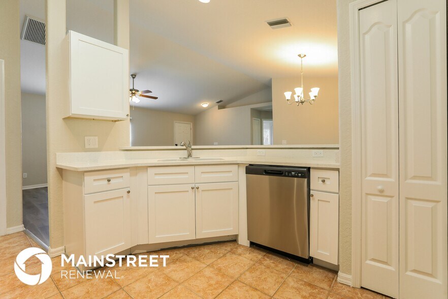 Building Photo - 2702 Nellie Ln