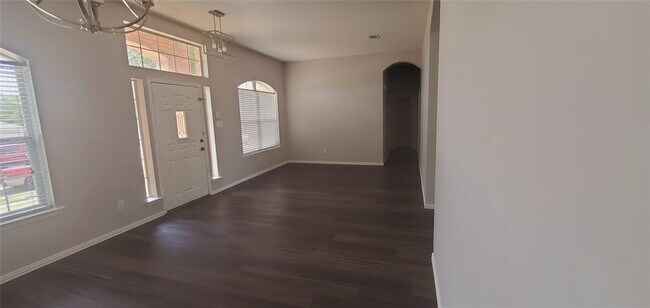 Building Photo - 2101 Sterling Ln