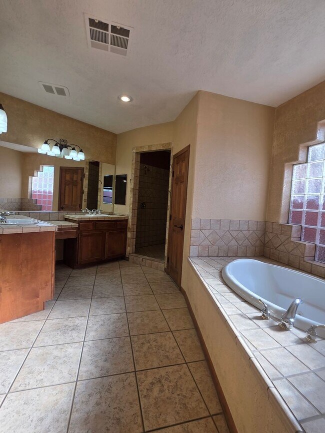 Building Photo - 8152 Eagledancer Ave