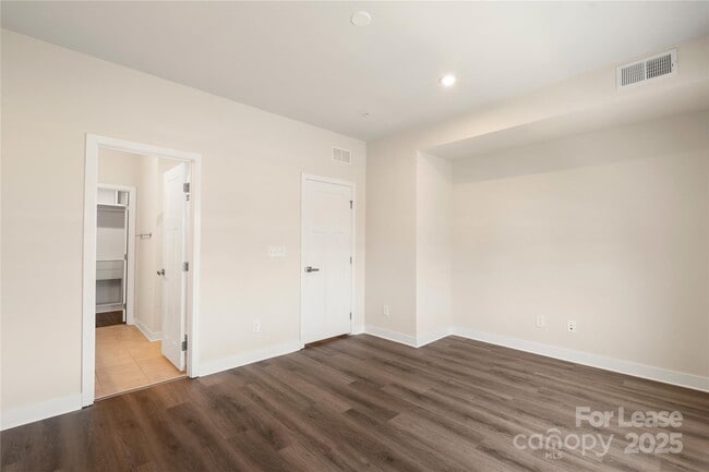 Building Photo - 128 Music Hall Wy