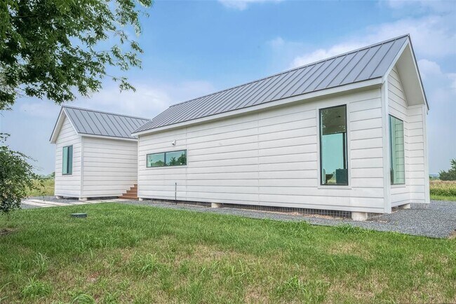 Building Photo - 8654 Fm 2145 Rd