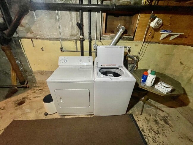 Building Photo - R0445