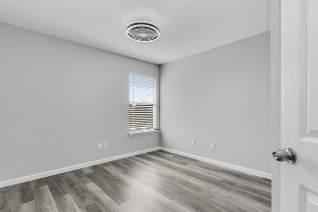 Building Photo - Welcome home to this beautifully maintained 4-bedroom, 2-bath, single-story home in the desirable...
