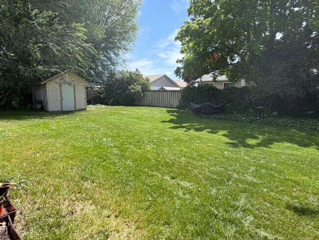 Building Photo - Cozy PG 3-Bedroom -- Large Fenced Yard