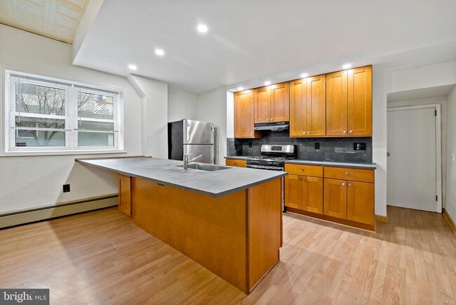 Building Photo - 1332 S 7th St