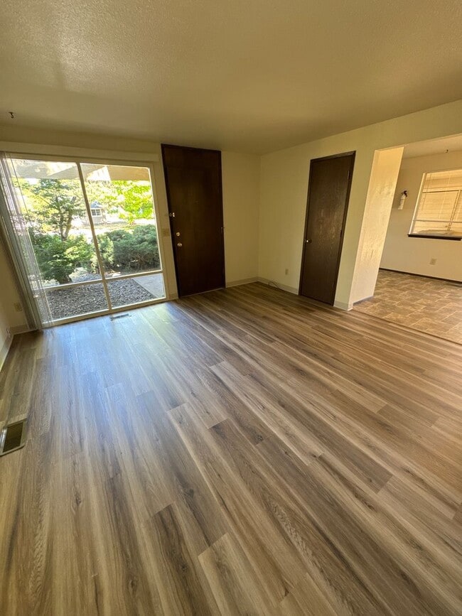 Building Photo - Bright 3 Bedroom 1 Bath in NW Corvallis ~ Small Dogs Welcome!