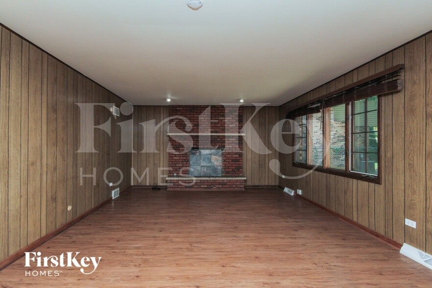 Building Photo - 18428 Lange St