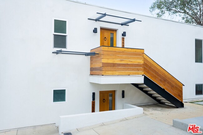 Building Photo - 2220 Aaron St