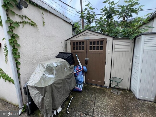 Building Photo - 1008 Stiles St