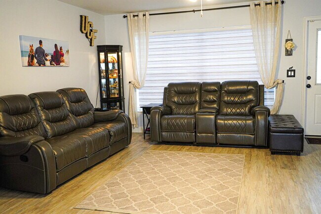 Building Photo - 8912 SW 6th St