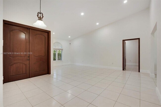 Building Photo - 13550 SW 82nd Ave