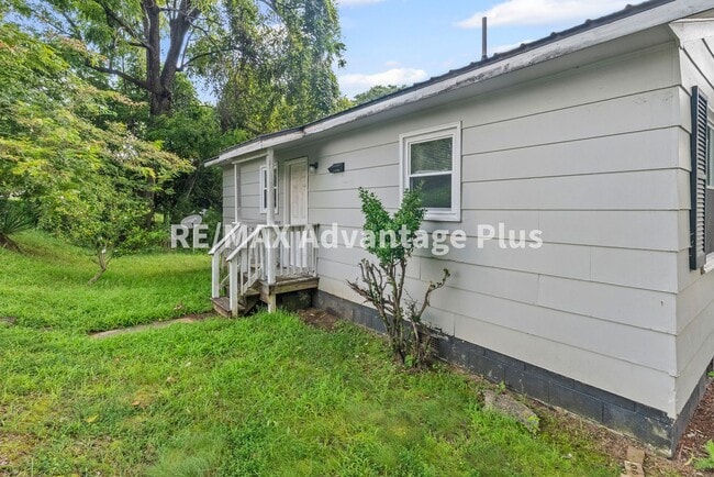 Building Photo - 2-Bedroom Home Walking Distance to Longwood University