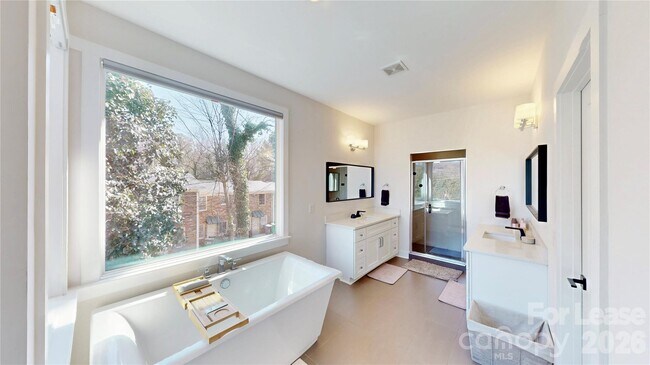 Building Photo - 1220 Lomax Ave