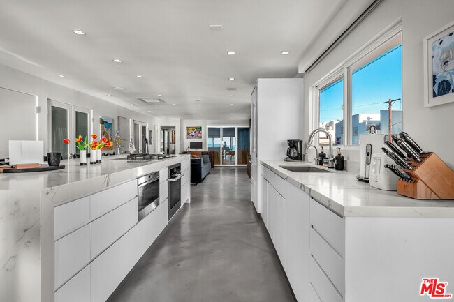 Building Photo - 1 Driftwood St