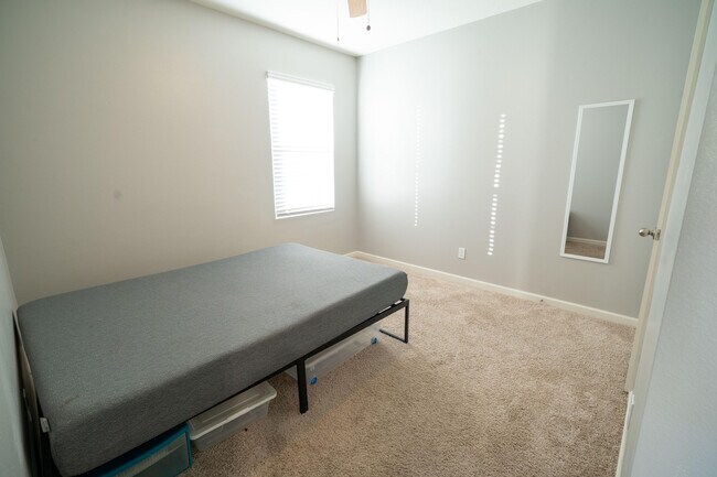 Building Photo - 1401 SE Portillo Rd