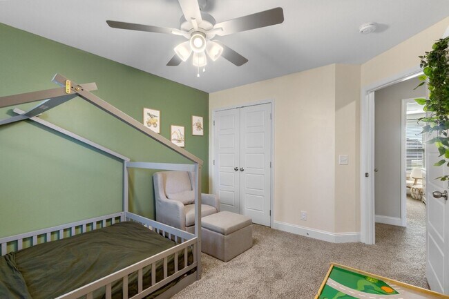 Building Photo - 5 Bedroom Pet Friendly Home For Rent!