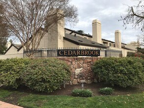 Building Photo - Upscale condo located in gated Community!