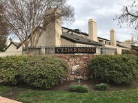 Building Photo - Upscale condo located in gated Community!
