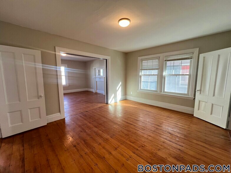 Building Photo - 49 Forbes St