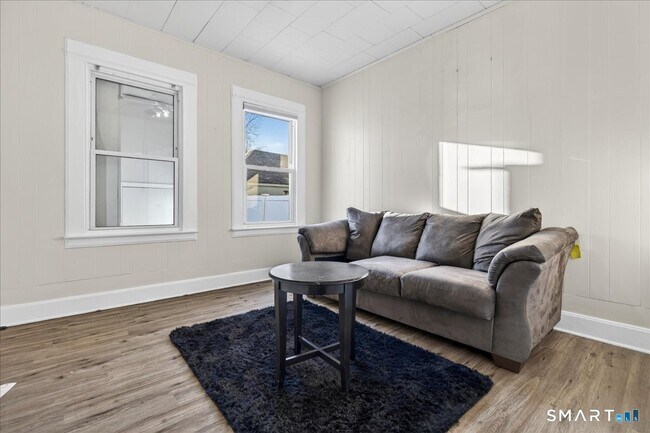 Building Photo - 82 Gilbert St