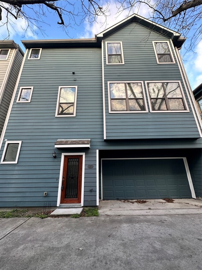 Building Photo - 615 W 27th St