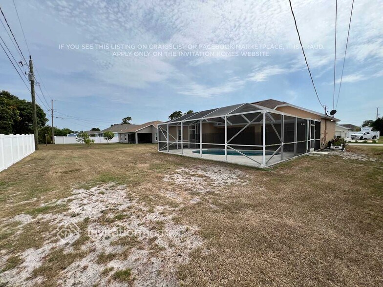 Building Photo - 1831 SW Renfro St