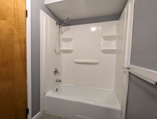 Building Photo - 3 School St