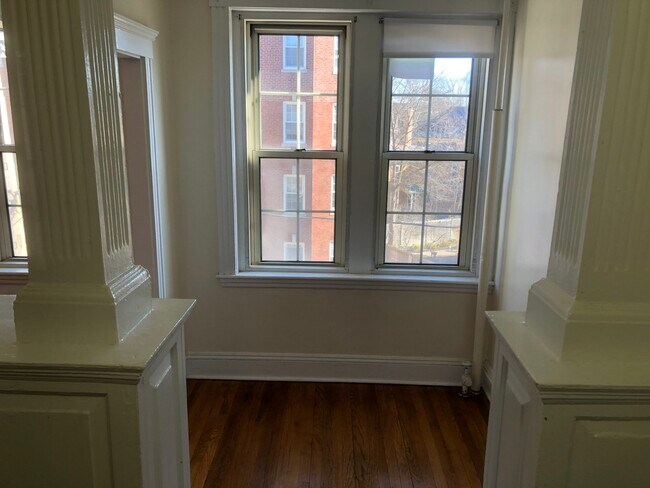 Building Photo - 1 Craigie St