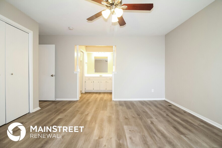 Building Photo - 5513 Cloverlawn Dr