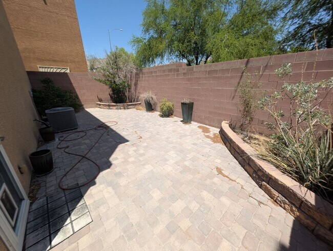 Building Photo - 10544 Headwind Ave
