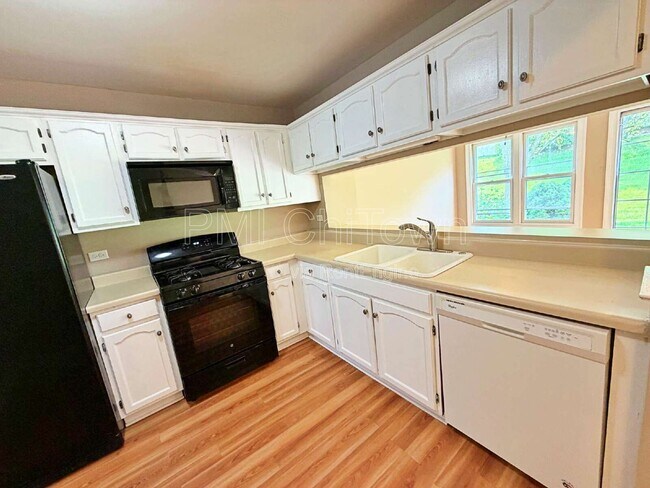 Building Photo - 262 Greensboro Ct