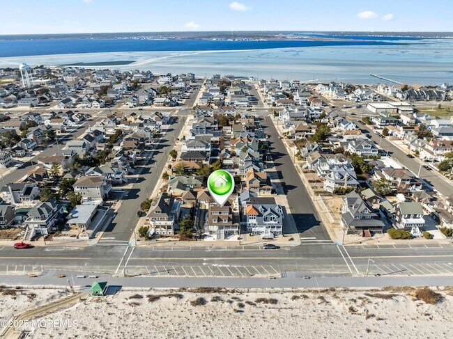 Building Photo - 809 S Ocean Ave
