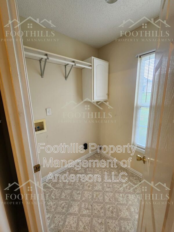 Building Photo - 1419 Oak Hill Dr